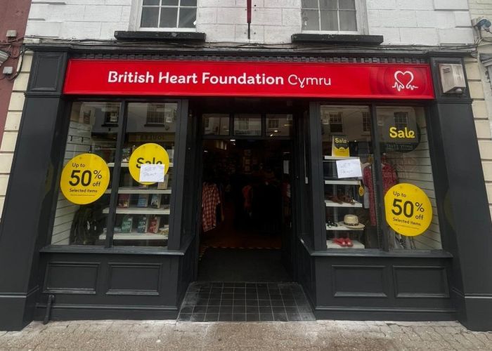 British Heart Foundation, Monmouth, Repair & Decoration
